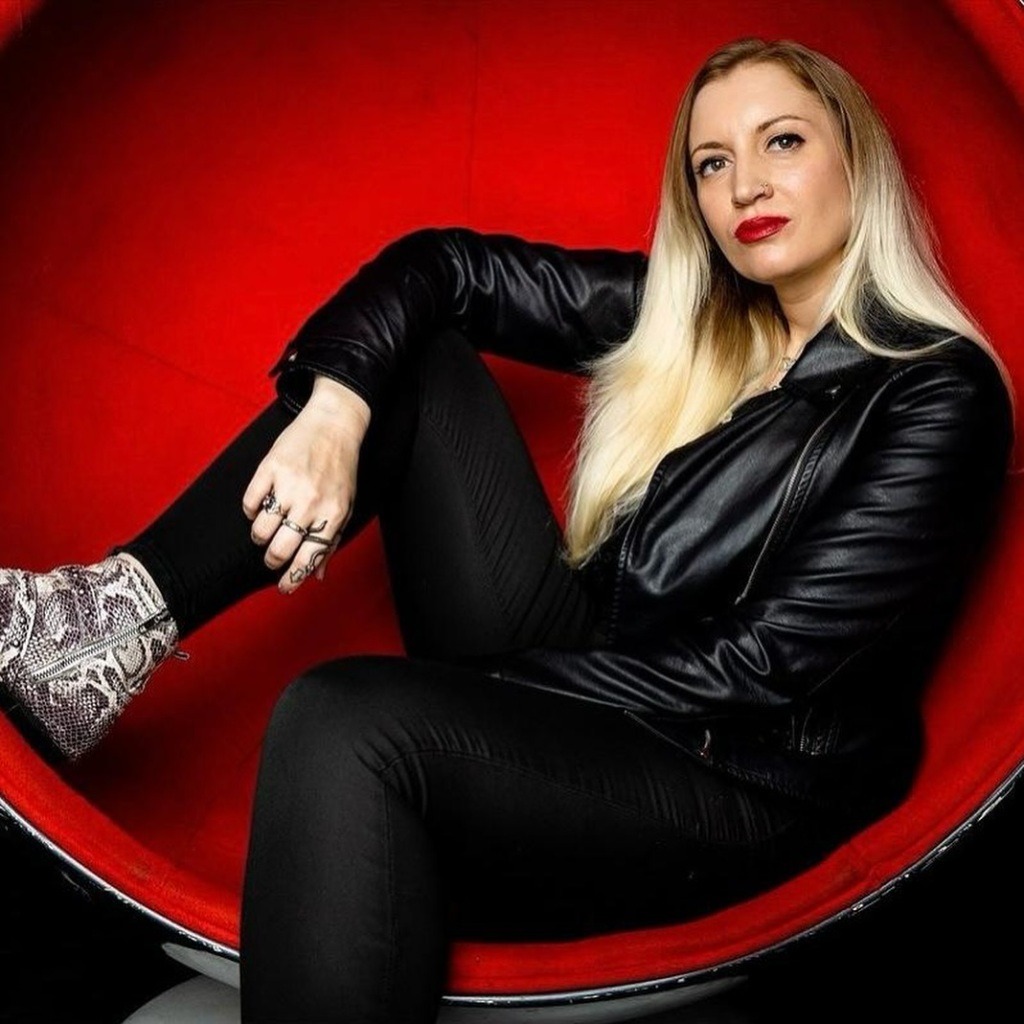 HollyWest1-1024x1024 Holly West and Dead Groove Band: The Evolution of a Rock Powerhouse