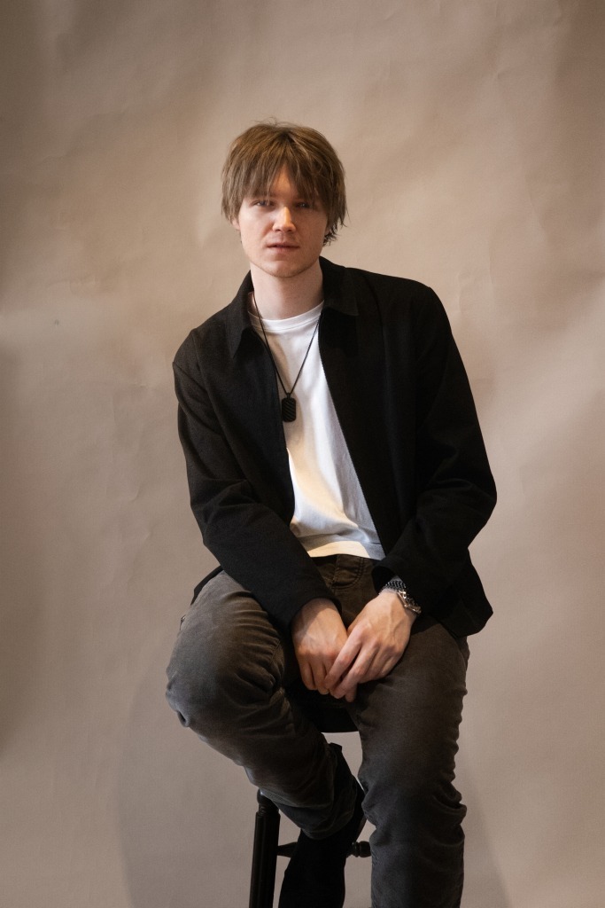 ST-Portrait-2-683x1024 Sean Thomas Builds a Pop Cathedral on New Single “BETTER”