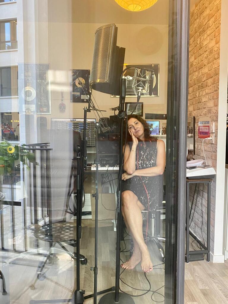 SaOzT8Hsagcc-1cc22049c6fc3f03-photo-768x1024 Johanna Saint-Pierre: A Journey of Passion, Persistence, & Artistic Evolution